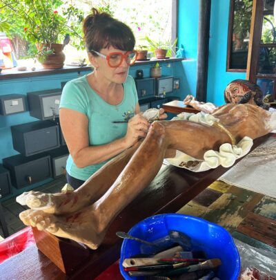 Historische restauratie van het Jezus-kunstwerk